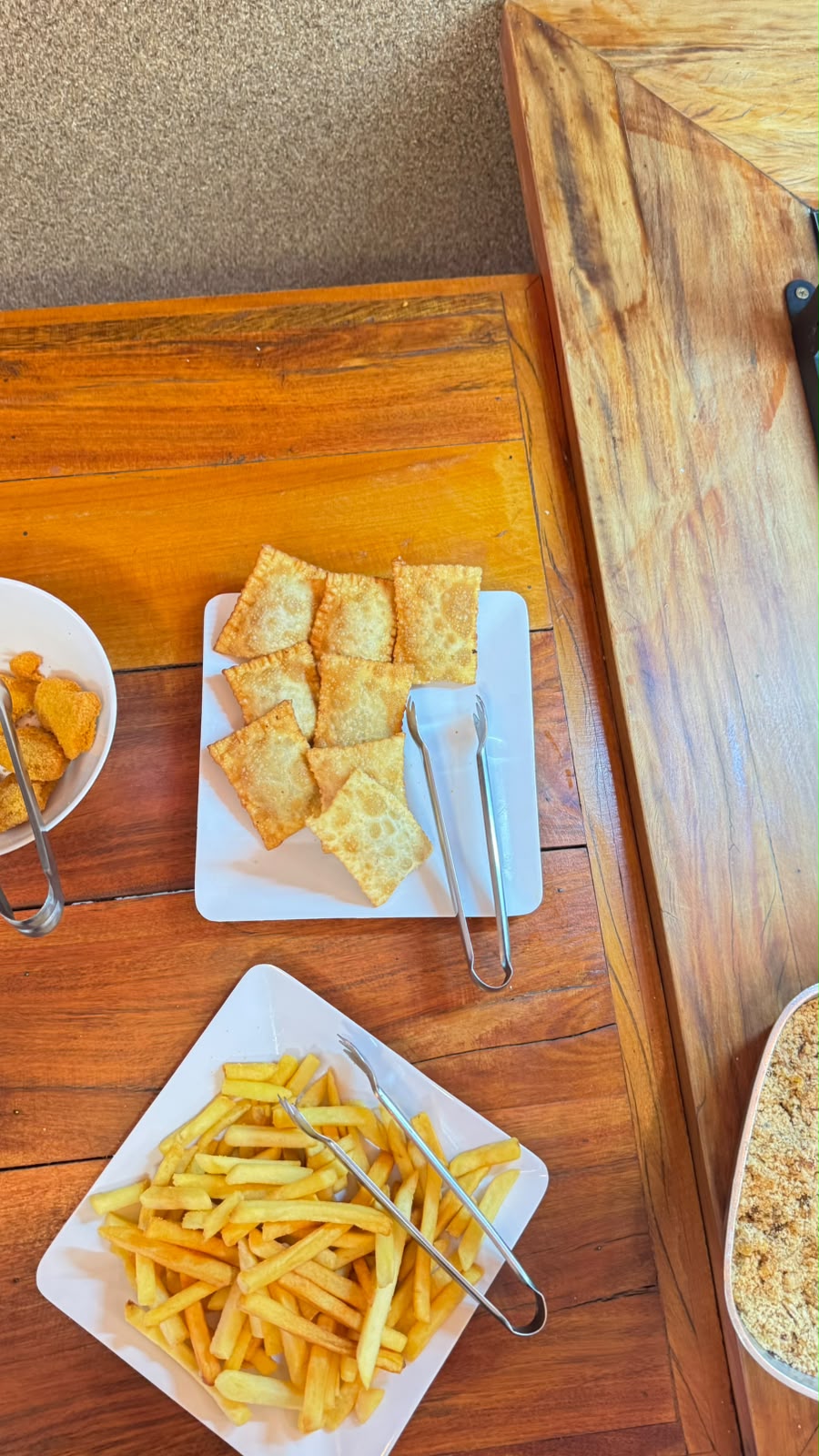 Pastéis fritos e batata palito